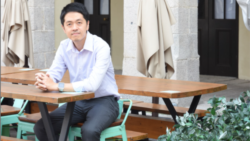 许智峰誓言继续推动国际制裁汇丰。 (许智峰脸书专页照片)