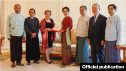 လွတ်လပ်တဲ့စုံစမ်းစစ်ဆေးရေးကော်မရှင်က အစီရင်ခံစာကို နိုင်ငံတော် အတိုင်ပင်ခံထံ ပေးအပ်