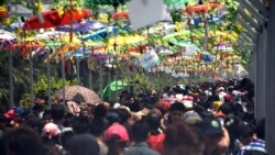 အင်းလျားသင်္ကြန်အလှဆင်ထီးအချို့ ဖျက်ဆီးခံရ အင်းလျားသင်္ကြန်အလှဆင်ထီးအချို့ ဖျက်ဆီးခံရ