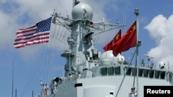 美国珍珠港的美国军舰和参加环太平洋联合军事演习的中国军舰(2016年6月29日)