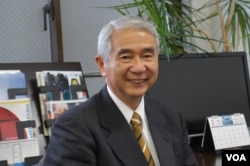 前日本潜水艇舰长、防卫大学教授、现任防卫监理研究所所长的山内敏秀在日本被视为研究中国海军的权威(美国之音歌篮拍摄)