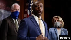 资料照片:参议员斯科特在国会发表讲话(2020年6月17日)