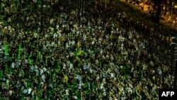 2020年6月4日六四事件31周年之际,香港民众继续在维多利亚公园举行烛光纪念集会