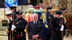 အဲလိဇဘတ် ဘုရင်မ ရုပ်အလောင်းသယ်ဆောင်ရာ ချားစ်ဘုရင်လိုက်ပါပို့ဆောင်  အဲလိဇဘတ် ဘုရင်မ ရုပ်အလောင်းသယ်ဆောင်ရာ ချားစ်ဘုရင်လိုက်ပါပို့ဆောင်