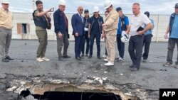 国际原子能机构小组正在视察乌克兰扎波罗热核电站的损坏情况。(2022年9月1日)