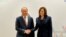 Phó Tổng thống Hoa Kỳ Kamala Harris có cuộc gặp với Chủ tịch nước Việt Nam Nguyễn Xuân Phúc bên lề Hội nghị các nhà Lãnh đạo Diễn đàn Hợp tác Kinh tế Châu Á-Thái Bình Dương (APEC) tại Bangkok, Thái Lan, ngày 18/11/2022. Photo VOV.VN