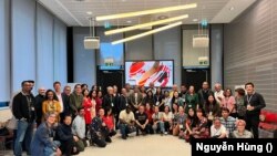 BBC Tiếng Việt cùng một số ban châu Á khác tổ chức buổi chia tay hôm 22/9 tại trụ sở của BBC ở London, đánh dấu chấm hết cho chương sử kéo dài nhiều thập niên mà trong trường hợp của BBC Tiếng Việt là hơn 70 năm.