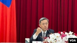台湾外交部次长李淳2023年7月4日称美中恢复沟通是非常正面的发展,台湾乐见双方对话,并不感到担忧。(美国之音记者杨安摄影)