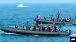 资料照片:台湾军方攻击艇在南部高雄演练。(2024年1月31日)