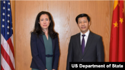 美国国务院负责军备控制的助理国务卿马洛利·斯图尔特(Mallory Stewart)与中国外交部军控司司长孙晓波2023年11月6日举行了一场罕见的核对话。(美国国务院)