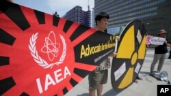 2023年7月6日,环保活动人士在韩国首都首尔街头示威,抗议日本政府决定将经过处理的福岛核废水排入海洋。