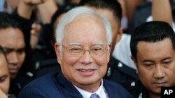 ယခင်မှတ်တမ်းရုပ်ပုံ | မလေးရှားဝန်ကြီးချုပ်ဟောင်း နာဂျစ်ရာဇတ်ခ် ကို မလေးရှားနိုင်ငံ ကွာလမ်လမ်ပူရှိ ဖက်ဒရယ်တရားရုံးမှာတွေ့ရစဉ် (ဧပြီ ၃၊ ၂၀၁၉)