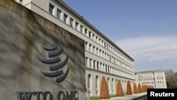 资料照:2021年3月4日,位于瑞士日内瓦的世界贸易组织(WTO)总部的标志。