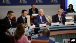 Các nhà lãnh đạo APEC dự đối thoại ngày 16/11/2023.