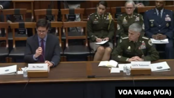 美国国防部长首席网络顾问布鲁姆(John Plumb)(左)与美国网络司令部司令仲曾根上将(Paul Nakasone)2023年3月30日在众议院军事委员会网络、信息技术和创新小组委员会上作证。(视频截图)