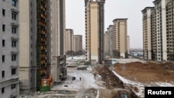 恒大公司在河北省石家庄开发的没有完工的住宅楼小区。(2024年2月1日)