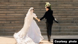 今年2月,李朵朵在北京举行婚礼。领证前他们一致决定不要孩子(受访人提供)