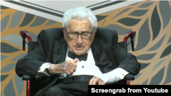 年逾百岁的美国前国务卿基辛格博士出席美中关系全国委员会2023年度年会并讲话。(YouTube截图)