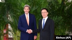 中国国家副主席韩正在北京会晤到访的美国气候特使克里。(2023年7月19日)