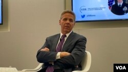 前美国印太司令部司令菲利普·戴维森上将参加美国智库全国亚洲研究局在华盛顿举行的炉边谈话。(2023年3月23日,美国之音锺辰芳拍摄)