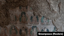 中国甘肃张掖市马蹄寺石窟群的壁画古迹。(2023年4月27日)