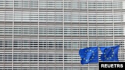 2023年3月13日,欧盟旗帜在比利时布鲁塞尔的欧盟委员会总部外飘扬。(路透社照片)