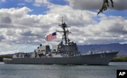 美国海军第七舰队阿利伯克级导弹驱逐舰“哈尔西号”