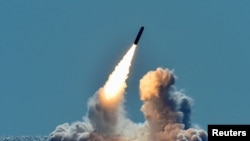 2018年3月26日,美国海军内布拉斯加号潜艇(USS Nebraska)在加州外海试射三叉戟II型D5导弹。