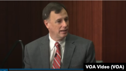 2023年4月11日,美国国家安全局网络安全主任乔伊斯在华府智库战略与国际研究中心的一次对话中讨论网络安全问题。(视频截图)