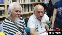 《民间电台》创办人曾健成（右）对于未能成功争取港府开放大气电波感到遗憾。（记者高锋摄）