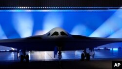 资料照:美国空军B-21“突袭者”(Raider)隐形轰炸机完成首飞。(2022年12月2日)