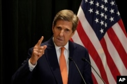 美国气候特使克里与中国国家副主席韩正在北京举行会谈后在记者会上讲话。(2023年7月19日)