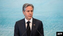 布林肯2023年4月18日在日本轻井泽镇举行的七国集团外长会议后的新闻发布会上讲话。