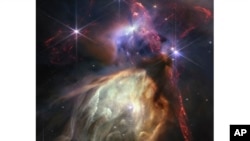 美国航空航天局的韦伯太空望远镜拍摄的恒星诞生的照片。(2023年7月12日)