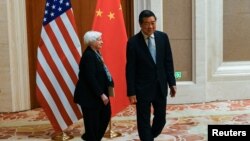 资料照:中国副总理何立峰在北京钓鱼台国宾馆会晤到访的美国财长耶伦。(2023年7月8日)