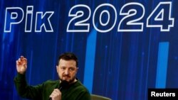 ယူကရိန်းသမ္မတ Volodymyr ZelenskYy က Kyiv မြို့မှာကျင်းပတဲ့ ၂၀၂၄ ခုနှစ် ညီလာခံမှာ မိန့်ခွန်းပြောစဥ်။ (ဖေဖေါ်ဝါရီ ၂၅၊ ၂၀၂၄)