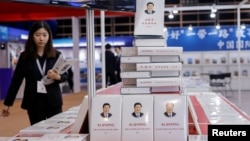 香港第八届“一带一路”高峰论坛会场上摆放的习近平著作。(2023年9月14日)