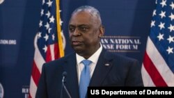2023年12月2日,美国国防部长劳埃德·奥斯汀在美国加利福尼亚州西米谷罗纳德·里根总统图书馆举行的2023年国防论坛发表主旨演讲。(美国国防部提供照片)