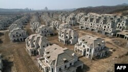 资料照片:中国辽宁沈阳郊区的一处烂尾别墅建筑工地。(2023年3月31日)