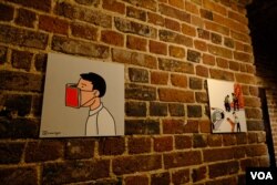 香港艺术家vawongsir在“被北京禁止”展览上展出的作品 (美国之音/郑乐捷)