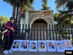 2023年11月19日星期日上午1100,洛杉矶人权组织“视觉艺术家协会”与中国异议人士齐聚帕萨迪纳老城区,与杜达游行队伍共同沿街游行,呼吁中国政府释放香港和中国的政治犯。” (美国之音 张木林)