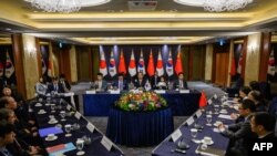 中日韩三国高官会谈在韩国首尔举行。(2023年9月26日)