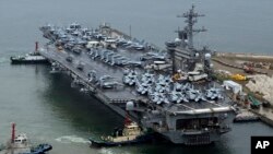 Tàu Theodore Roosevelt (CVN 71), hàng không mẫu hạm chạy bằng năng lượng hạt nhân đang neo đậu ở Busan, Hàn Quốc, ngày 22 tháng 6 năm 2024.