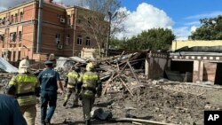 罗斯托夫州州长瓦西里·格卢别夫在电报平台上发布的照片显示塔甘罗格市的一处爆炸现场。(2023年7月28日)