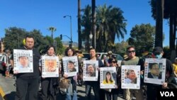 2023年11月19日星期日上午1100,洛杉矶人权组织“视觉艺术家协会”与中国异议人士齐聚帕萨迪纳老城区,与杜达游行队伍共同沿街游行,呼吁中国政府释放香港和中国的政治犯活动 (美国之音 张木林)