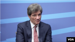 Хосе Фернандеc, заступник Державного секретаря США: «Ми не кидаємо Україну. Я був в Україні. І я повернувся з думками про те, що мало бути очевидним, – Україна не має плану "Б". Українці знають, за що воюють. І тому ми й надалі допомагатимемо Україні».