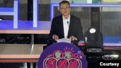 香港财政司司长陈茂波9月14日晚主持”香港夜缤纷“启动礼,宣布30多项活动刺激夜间经济市道 (香港政府新闻处影片截图)