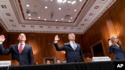 联邦调查局局长克里斯托弗·雷,国土安全部长亚历杭德罗·马约卡斯和国家反恐中心主任克里斯蒂娜·阿比扎德在参议院作证。(2023年10月31日)