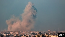 以色列轰炸加沙南部的拉法城。(2024年2月25日)