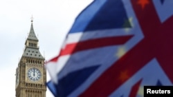 英国议会大厦与国旗